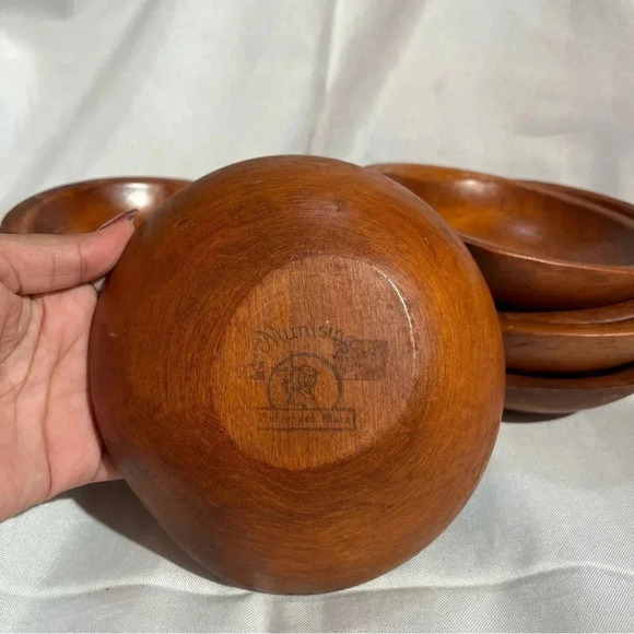 VINTAGE MUNISING Set of 8 Carved Maple Wood Bowls - Picture 5 of 7
